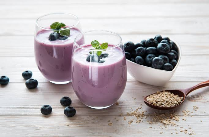 Gezonde afslank smoothie recepten met chiazaad en blauwe bessen