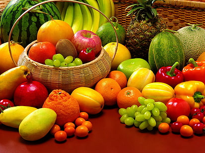 Een selectie van vers, kleurrijk fruit op een schaal als het beste fruit om af te vallen